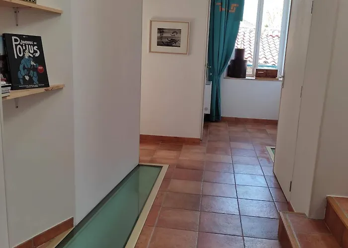 Semesterbostad Le Refuge De La Treille