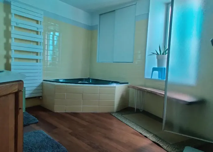 Semesterbostad Le Refuge De La Treille *