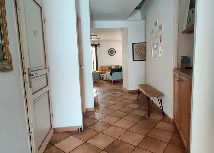 Semesterbostad Le Refuge De La Treille Monesties