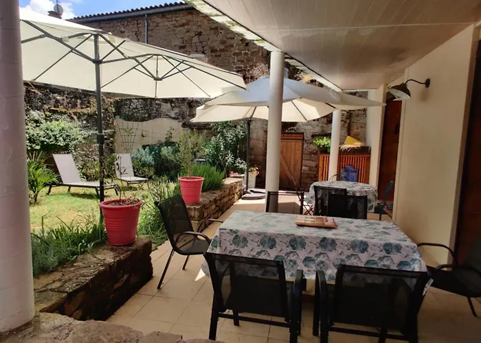 Semesterbostad Le Refuge De La Treille